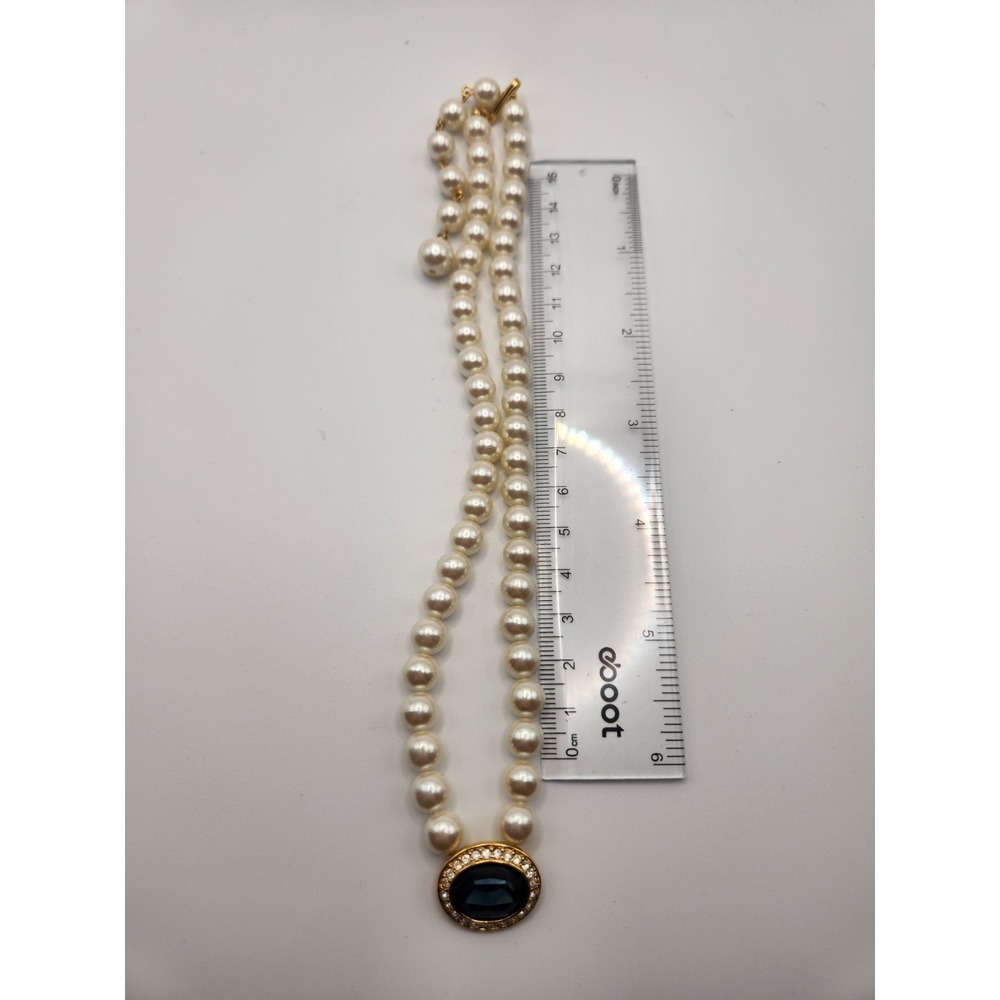 Vintage Marvella Faux Pearl Necklace Navy Blue Rhinestone Pendant Gold Tone 16in - Picture 3 of 4